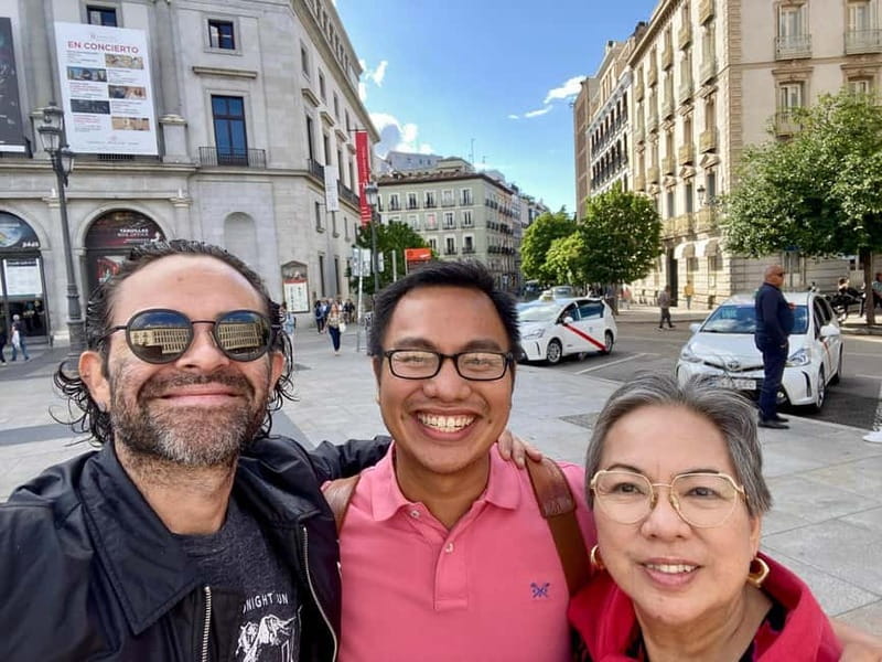 Madrid: Small Group Tour with Tapas & Drinks - Key points to know before you go