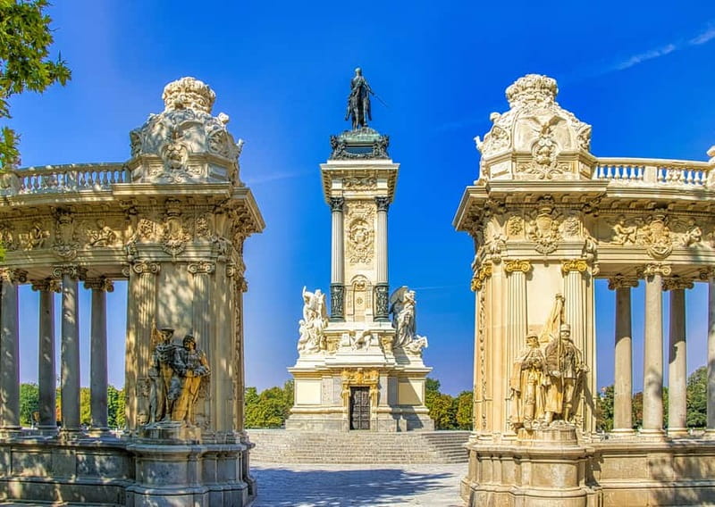 Madrid: Small Group Tour with Tapas & Drinks - Calle del Codo and Plaza de la Villa: corners that teach you how Madrid moves