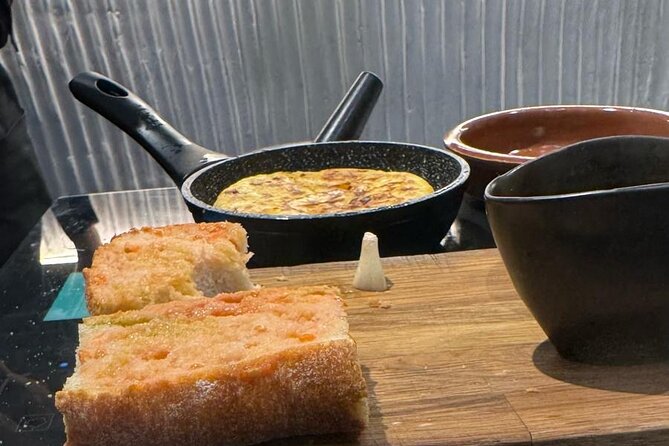 Madrid Spanish Omelet Cooking Class and Bottomless Wine brunch - 12:00 pm to churros: the flow of this tortilla and wine workshop