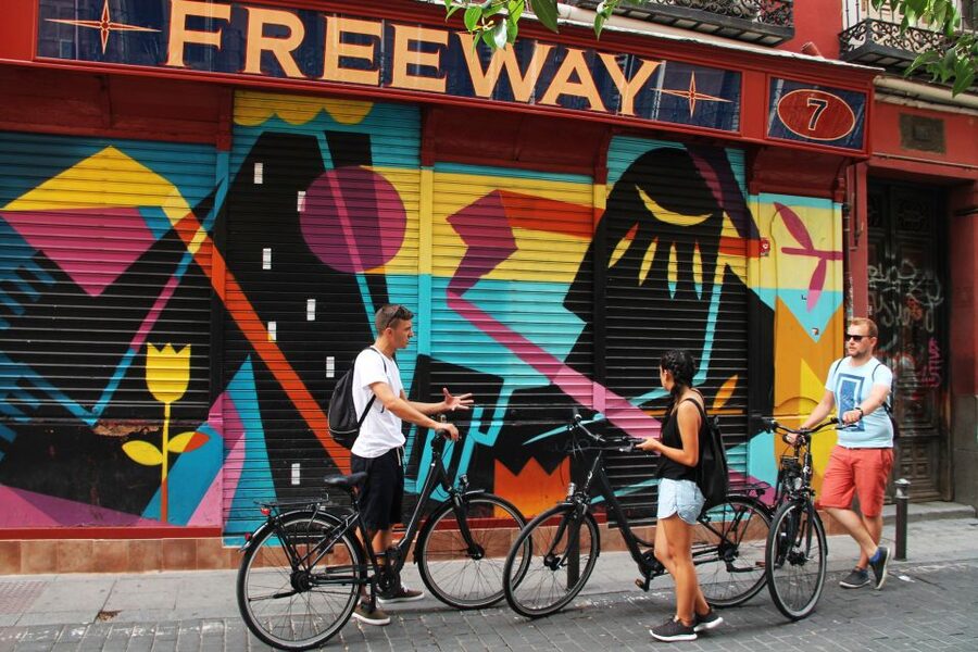 Madrid: Street Art Bike Tour - Malasaña: festival street art on streets you can actually feel