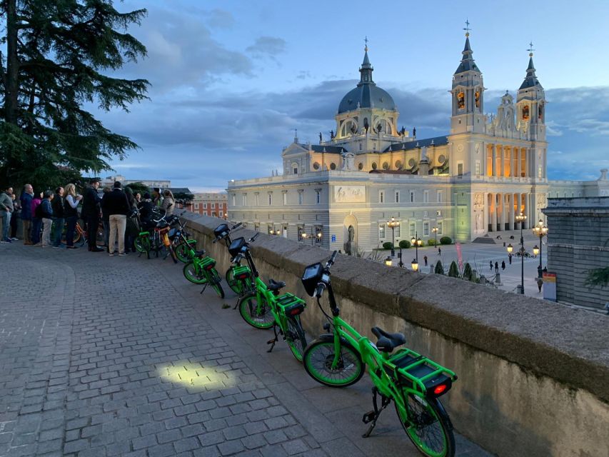 Madrid: Sunset and Night Lights Bike Tour - Meeting at the local office near Calle Santiago