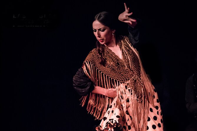 MADRID TABLAO FLAMENCO LAS TABLAS PLAZA ESPAÑA Admission Ticket - What the venue gets right: stagecraft and a room built for sound