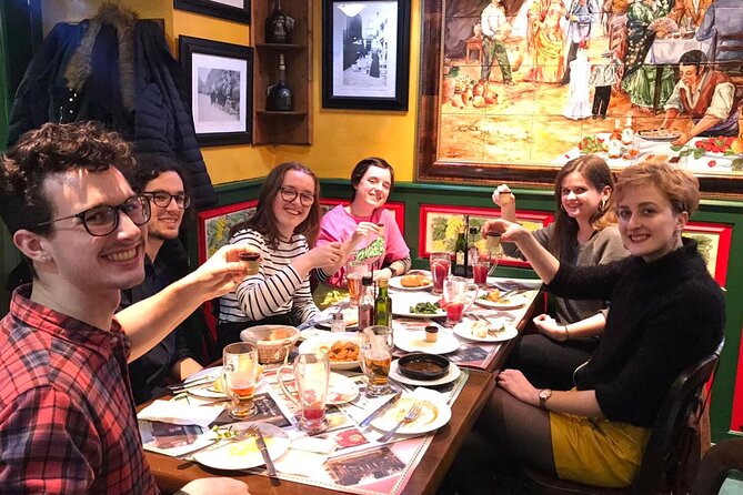 Madrid Tapas and Mysteries Walking Tour with Private Option - Stop 1 at El Oso y el Madroño: The First Photo, Then the First Story