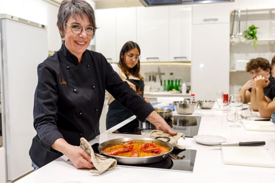 Madrid: Tapas & Paella Cooking Class with Expert Chef - Why Chef Lola’s tapas-and-paella format works