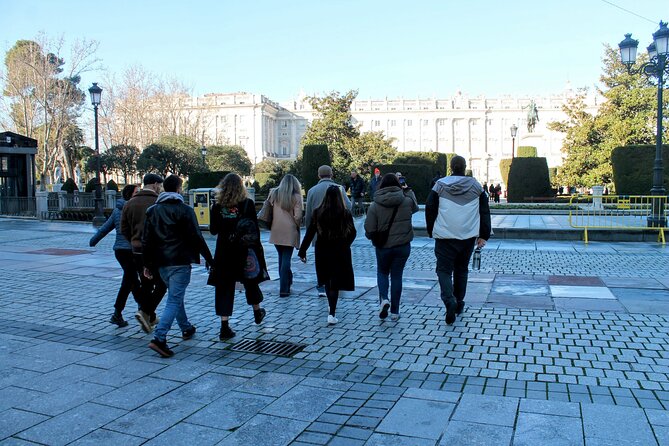 Madrid Tapas, Wine and History Tour - Plaza de Isabel II and Plaza Mayor: The City Squares That Frame Your Meal