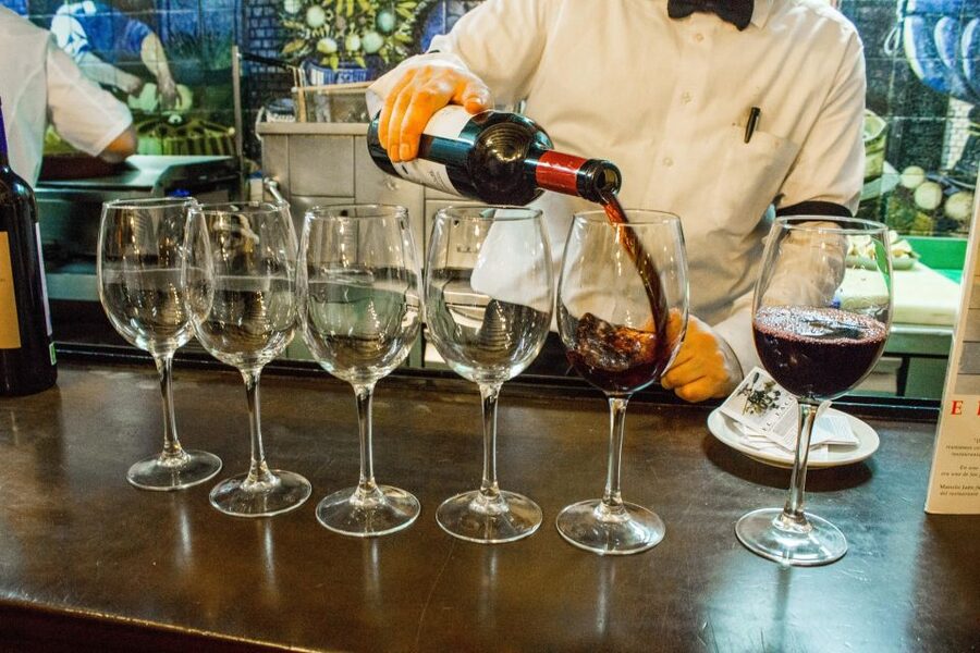 Madrid: Tapas & Wine Tasting Tour with Local Guide - El Madrid de los Austrias: the final stop with historical weight