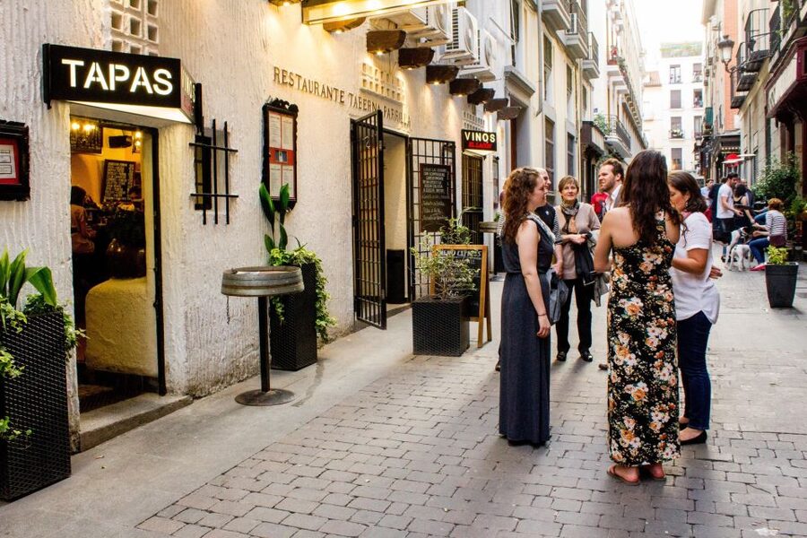 Madrid: Tapas & Wine Tasting Tour with Local Guide - What you eat: at least 12 tapas, chosen for you