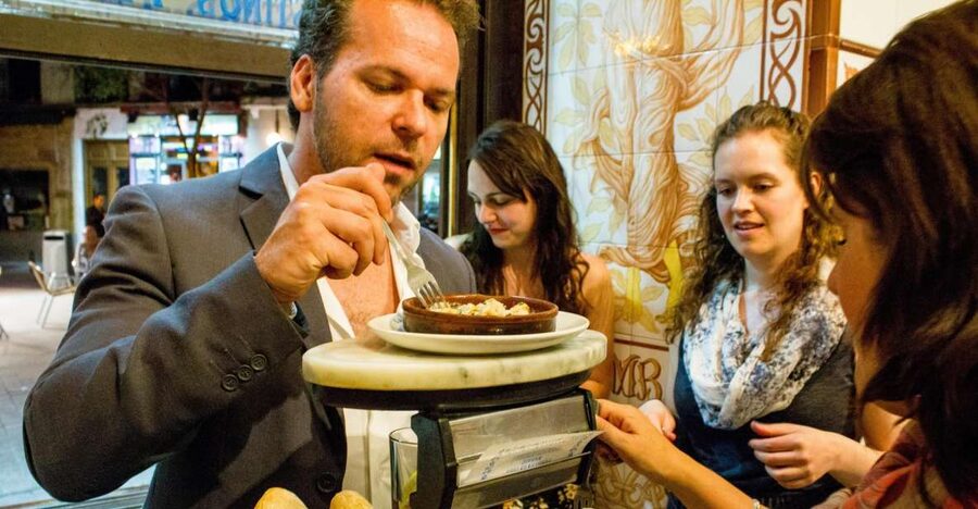 Madrid: Tapas & Wine Tasting Tour with Local Guide - Meeting at Santa Ana Square and the easy start