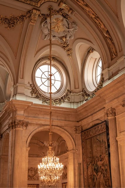 Madrid: The Royal Palace Skip-the-line Guided Tour - How the guide and audio support your 2-hour visit