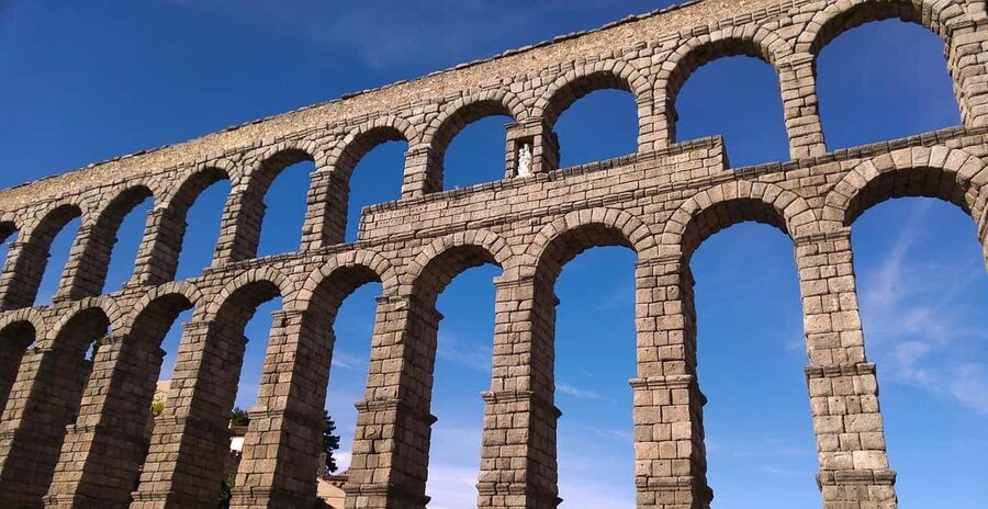 Madrid to Segovia: Roman Aqueduct Private Tour - Old Town flow: aqueduct first, then Segovia’s fortress-and-faith combo