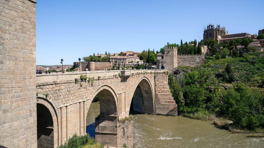 Madrid: Toledo and Segovia Tour with Alcazar and Cathedral - When the Guide Makes (or Breaks) the Day