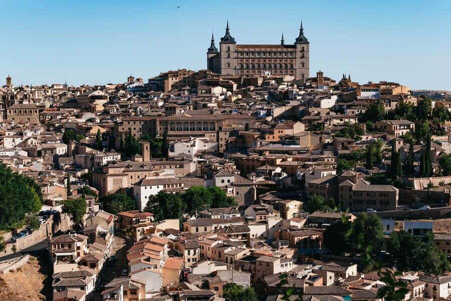 Madrid: Toledo & Segovia Tour w/ Cathedral, Alcazar & Lunch - Guides and drivers: the main reason people leave satisfied