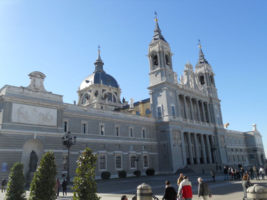 Madrid: Tour of the Historic City Center - Market of San Miguel and Plaza Mayor: the center as a stage