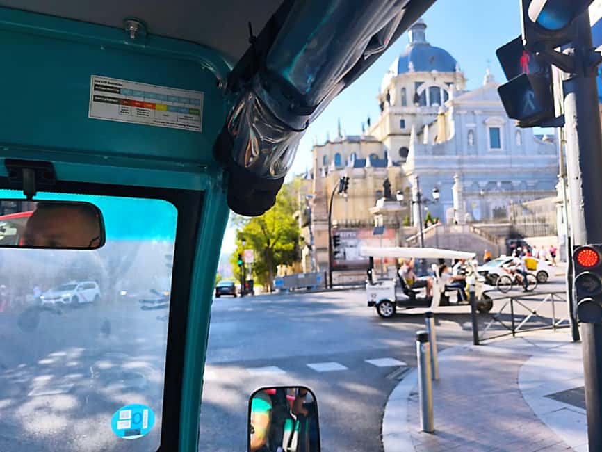 Madrid: Tour with Tuk Tuk Zero: The Best of Madrid in 2h 15min - Salamanca, Calle Serrano, and the Golden Mile