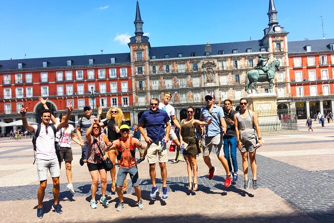 Madrid: Treasure Hunt Experience - Finding the start point: El Oso y el Madroño in Puerta del Sol
