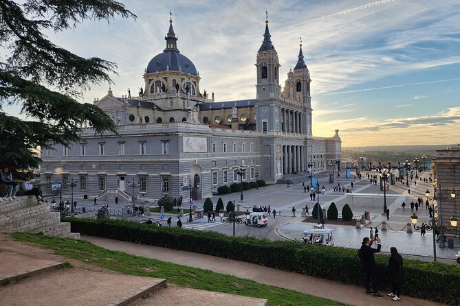 Madrid Tuk Tuk & Olé Experience – Private 1.5h Cultural Tour - Jerónimos and Buen Retiro Remains: The Royal Retreat After the Palace