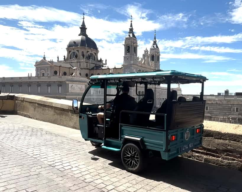 Madrid: Tuk Tuk Tour of the Historic Heart and Gran Vía. 1h 15min - Congress of Deputies, Prado Museum, and Puerta del Sol