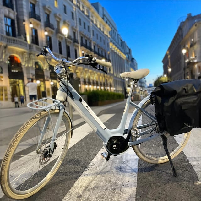 Madrid: Vintage Bike Rental with Tourist Map - Key takeaways before you pedal