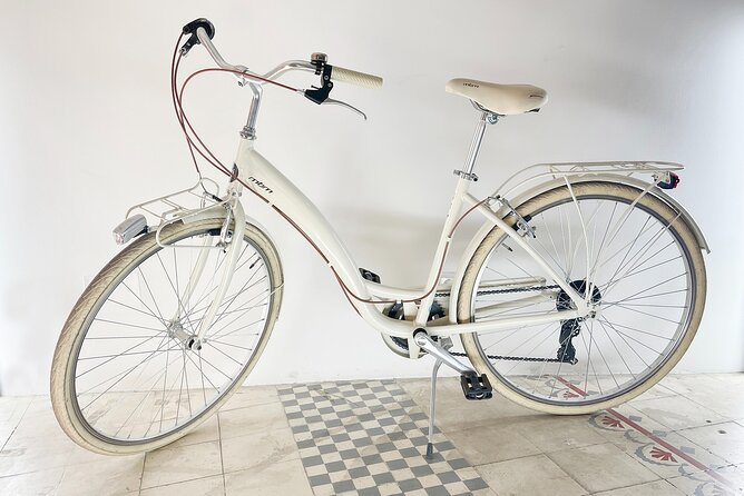 Madrid : Vintage Bikes Rentals with Old Map - Key Points at a Glance