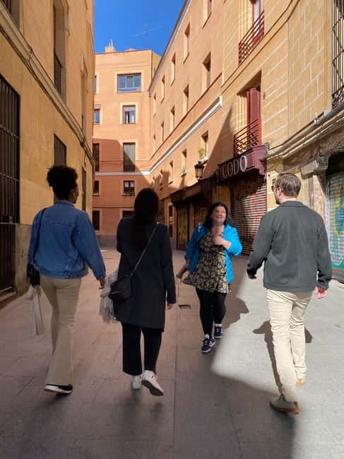 Madrid: Welcome to Madrid Guided Walking Tour - Key highlights at a glance
