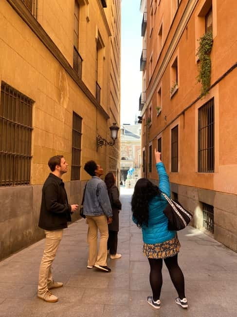 Madrid: Welcome to Madrid Guided Walking Tour - From Orpheus Fountain to the Royal Palace: a fast Madrid orientation