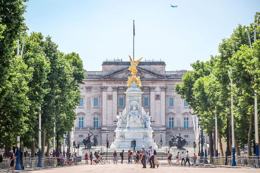 Madrid: Welcome to Madrid Guided Walking Tour in English - Gran Vía: Madrid’s 19th-century modernization in streets and scale