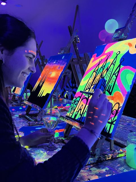 Madrid: Wine Gogh Glow Academy Paint and Sip Classes - Spanish-Led Instruction: You Can Still Follow Along