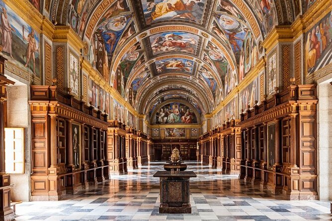 Magnificent El Escorial and Unique Segovia - Two UNESCO sites in one Madrid day
