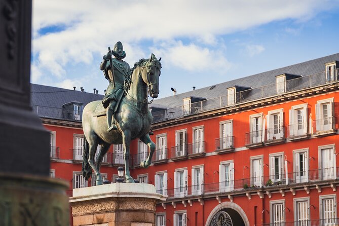 Medieval Madrid: Discover Legends & History - Meeting at Plaza Mayor and finding your guide quickly