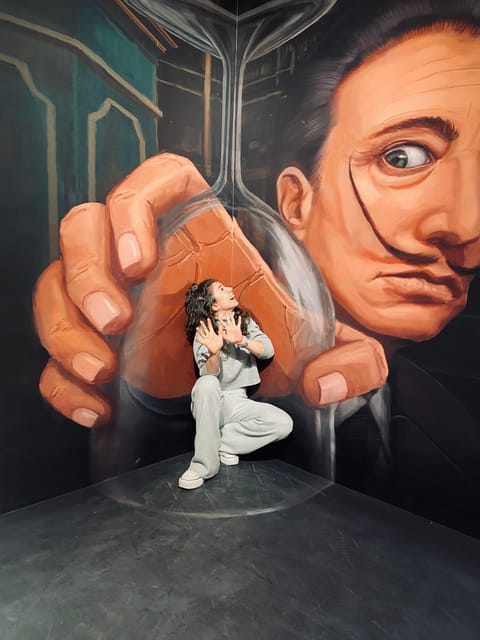 MUSEO ILUZIONA Toledo - Pose Like You Mean It: How the Photo Illusions Work