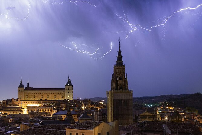 Night Guided Tour of Magical Toledo - The pace: 1 hour 45 minutes, but you’re still walking