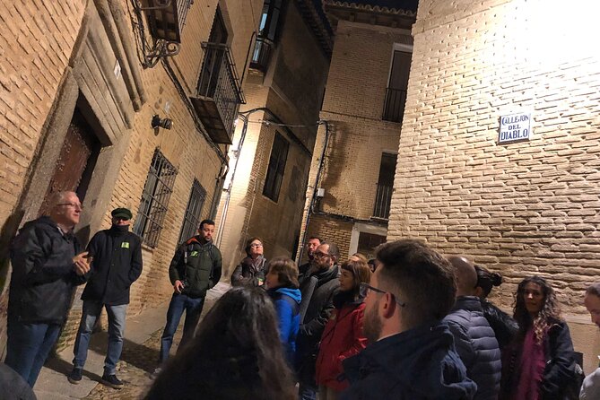 Night Guided Tour of Magical Toledo - Stop 1: first corners of Toledo, and you learn how to read the streets