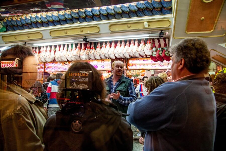 Personalised Traditional Madrid Night Tapas and Drinks Tour - Plaza de las Cortes to the final bar: the home stretch