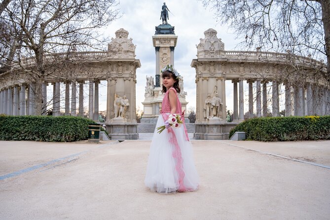 Photoshoot in Madrid - Stop 2: Royal Palace of Madrid for big-sight photos that still feel personal