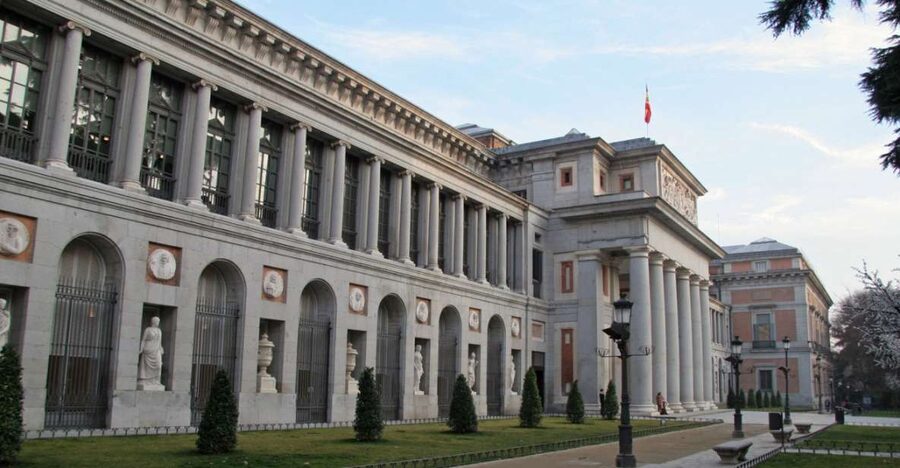 Prado Museum VIP tour with an art Expert, tickets included - Entering the Prado with a VIP plan (and real momentum)