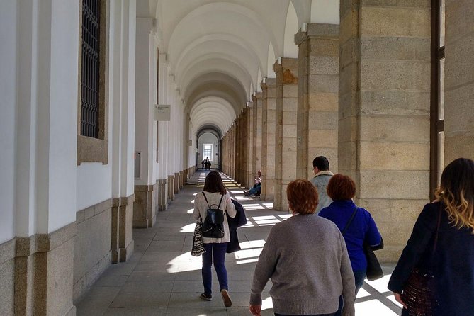 Prado Museum with Reina Sofia Museum Guided Tour - Stop 2: Reina Sofía modern icons (about 1 hour 15 minutes)