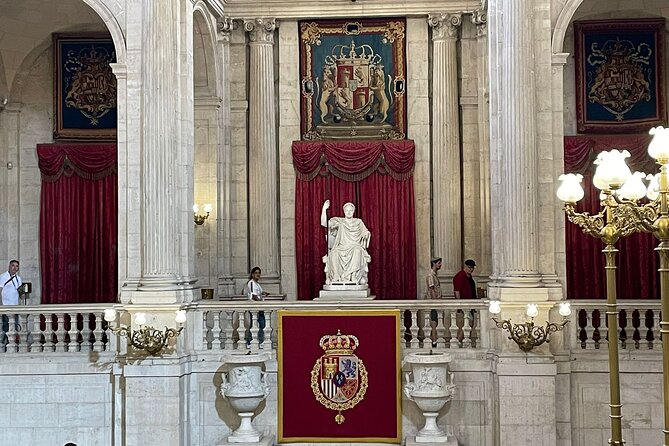 Premium Tour Royal Palace of Madrid : expert guide + no normal queue - What a small group of up to 15 changes for you