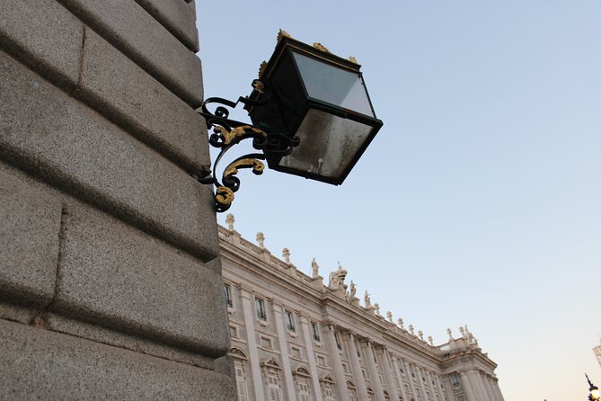 Premium Tour Royal Palace of Madrid : expert guide + no normal queue - Practical tips so you enjoy it more