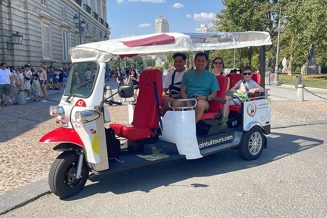 Private 1H Eco Tuk Tour in Madrid – Exclusive & Fun Experience - Royal gates, Las Ventas, and Salamanca’s shopping swagger