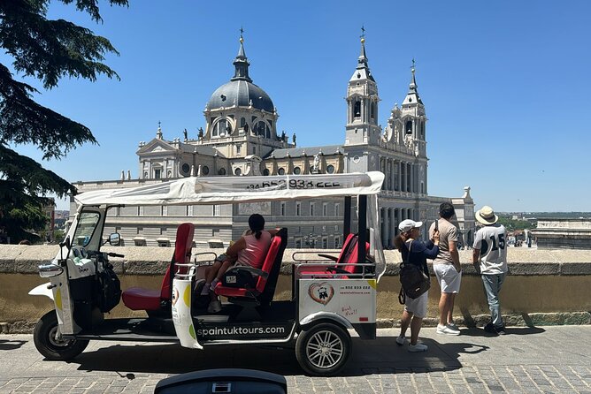Private 1H Eco Tuk Tour in Madrid – Exclusive & Fun Experience - Price and value for a group up to 4