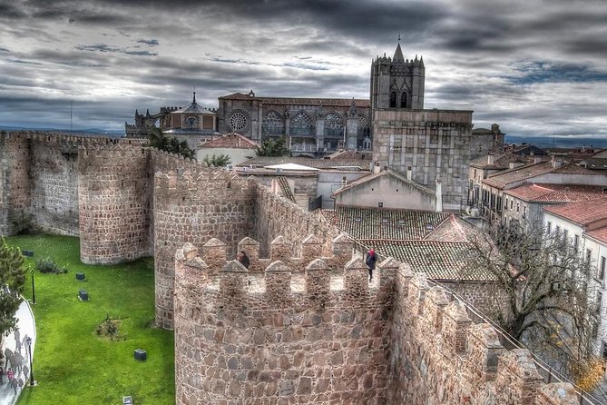 Private 3-hour Walking Tour of Avila with official tour guide - Royal Monastery of Santo Tomás: Gothic from the street