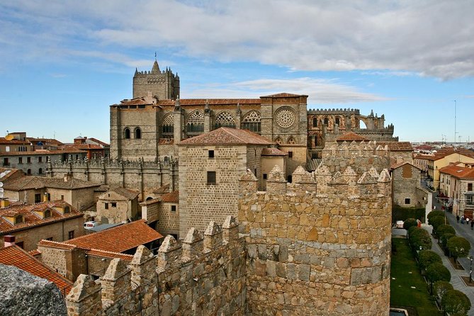 Private 3-hour Walking Tour of Avila with official tour guide - The Episcopal seat and its fortress mindset