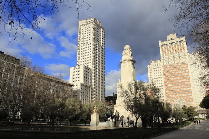Private 4-hour City Tour of Madrid with Hotel pick-up - Parque del Retiro: your orientation stop in Madrid’s classic green space