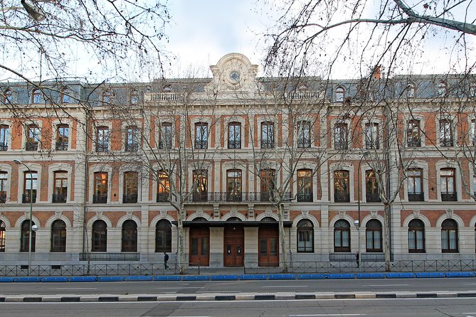 Private 8-hour City Tour of Madrid with driver,guide with pick up - Royal Palace and Prado: fast access, but plan for admission
