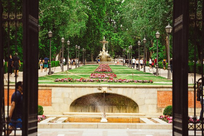 Private City Kickstart Tour: Madrid - What to Expect on Foot: Pace, Stops, and Photos
