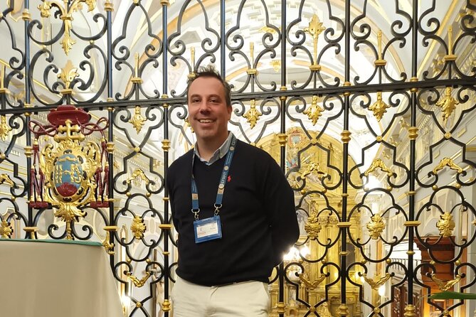 Private Guided Tour in Toledo with Ricardo Guia Oficial Toledo - Plaza del Salvador and a 10th-century well behind a closed door