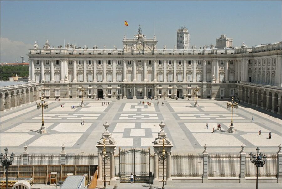 Private guided tour Royal Palace & Royal Collections Gallery - How to plan your day around this tour