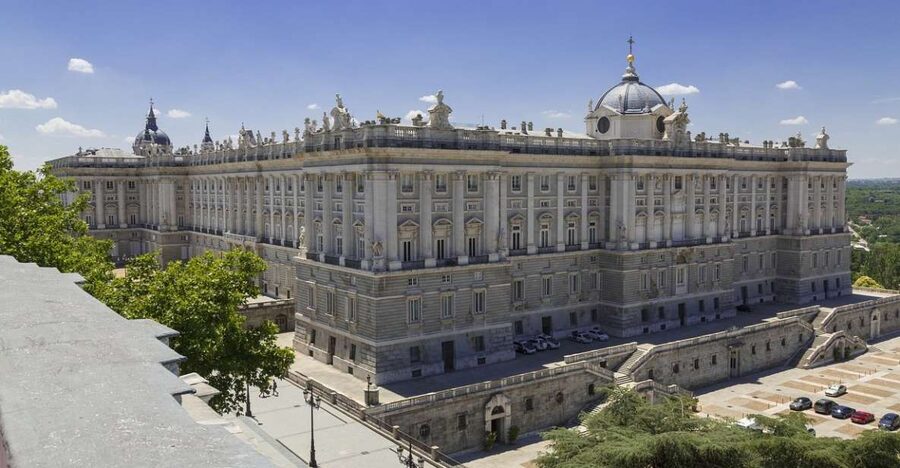 Private guided tour Royal Palace & Royal Collections Gallery - Where you start at Ópera Square (and what that saves you)