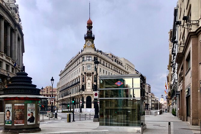 Private Half-Day Guided Tour of Madrid: 2H by private vehicle & 2H walking - The driving loop: Art Triangle, Prado Boulevard fountains, and Gran Vía energy