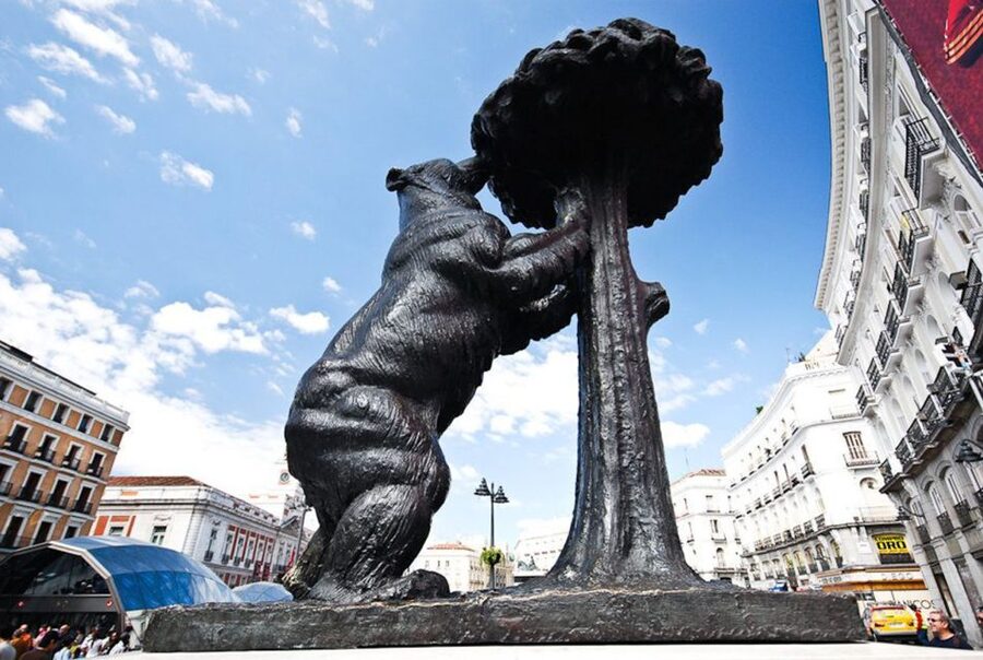 Private Madrid Highlights Walking Tour - Plaza de Oriente and the Royal Palace photo stop